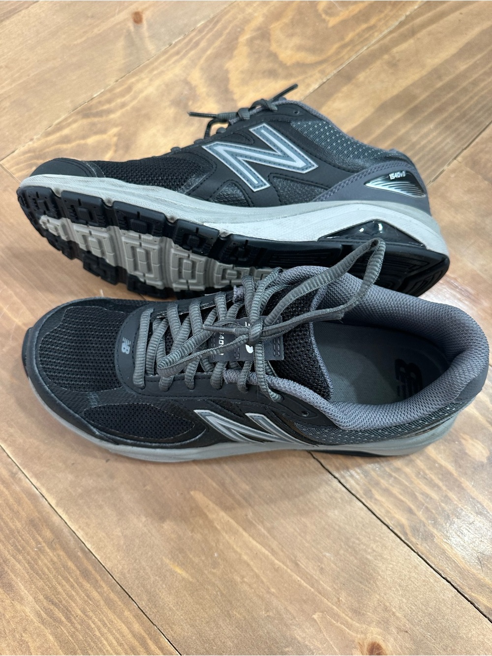 New Balance 1540v3 Castlerock Black
Motion Control Shoes Mens 7.5 D
M1540BK3